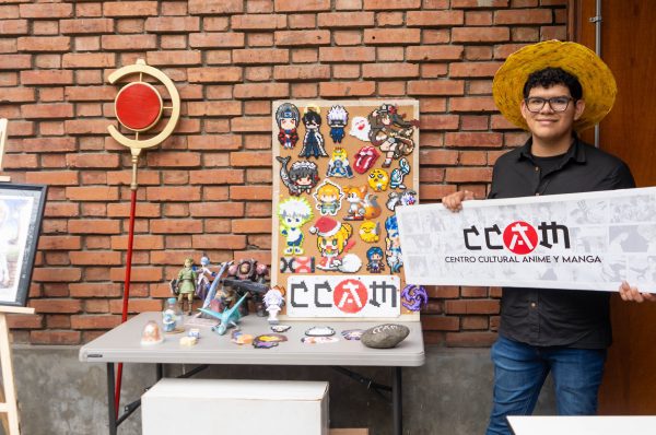 Otakus y fans del anime invaden la UNI y disfrutan maratón de películas