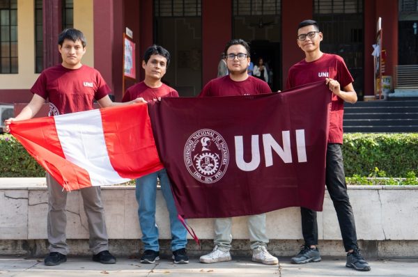 Los estudiantes Daniel Mejía, Andersson Reyes, Carlos Palomino y Edson Barría desarrollaron una simulación de estado estacionario de un proceso para producir hidrógeno gris