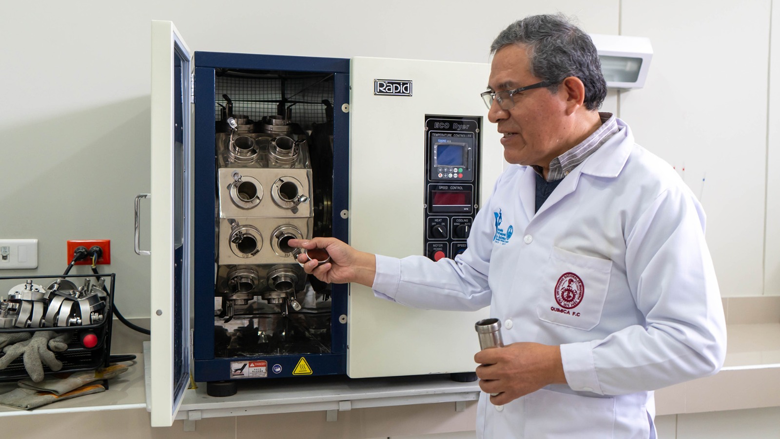 UNI desarrolla fibras acrílicas antimicrobianas junto a empresa peruana