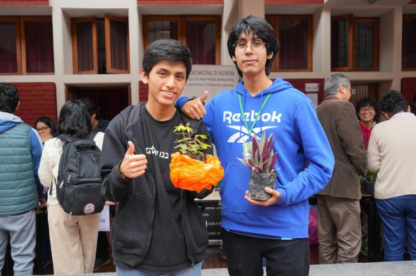 UNI celebra Día Mundial del Medio Ambiente con intercambio de residuos sólidos por plantas