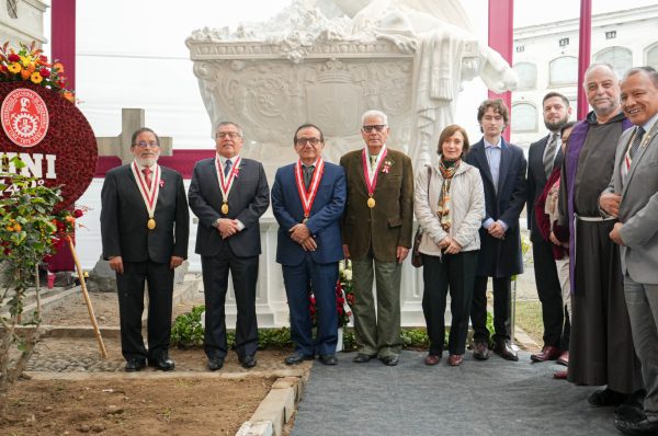 UNI rinde homenaje a su fundador en emotiva romería por el 149° aniversario de creación